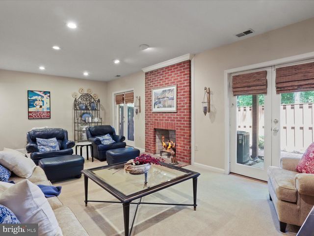 10204 ASPEN WILLOW DR, Fairfax, VA 22032