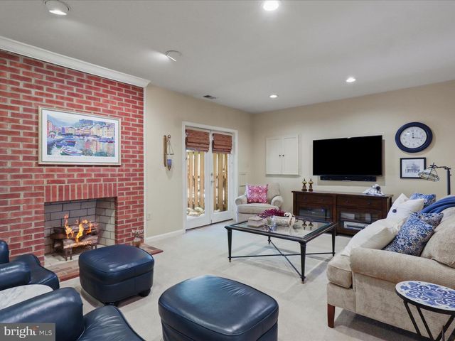 10204 ASPEN WILLOW DR, Fairfax, VA 22032