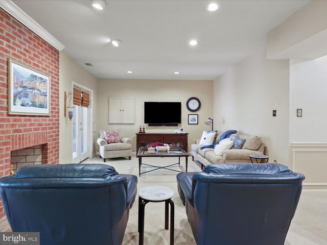 10204 ASPEN WILLOW DR, Fairfax, VA 22032