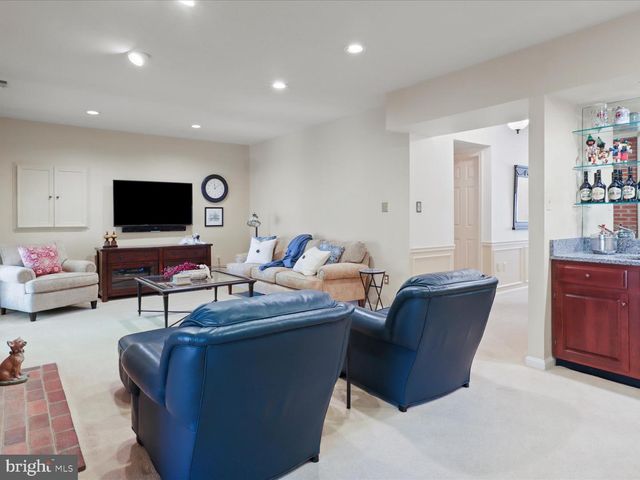 10204 ASPEN WILLOW DR, Fairfax, VA 22032