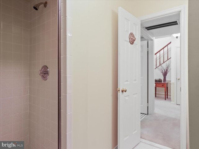 10204 ASPEN WILLOW DR, Fairfax, VA 22032