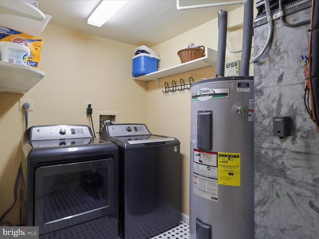 10204 ASPEN WILLOW DR, Fairfax, VA 22032