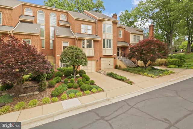 10204 ASPEN WILLOW DR, Fairfax, VA 22032