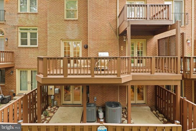 10204 ASPEN WILLOW DR, Fairfax, VA 22032