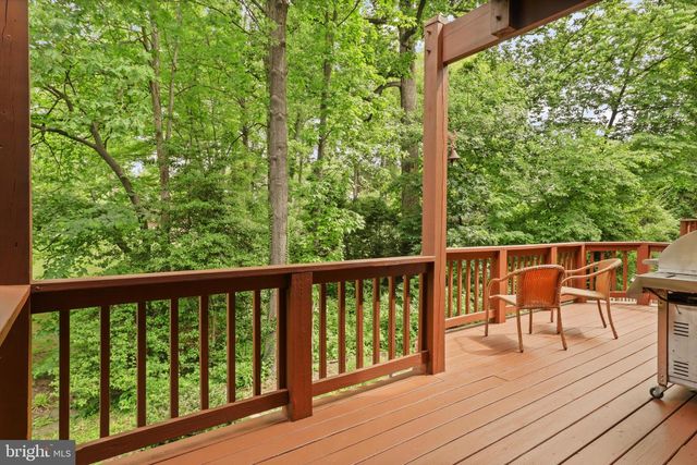 10204 ASPEN WILLOW DR, Fairfax, VA 22032