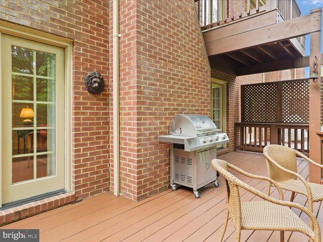 10204 ASPEN WILLOW DR, Fairfax, VA 22032