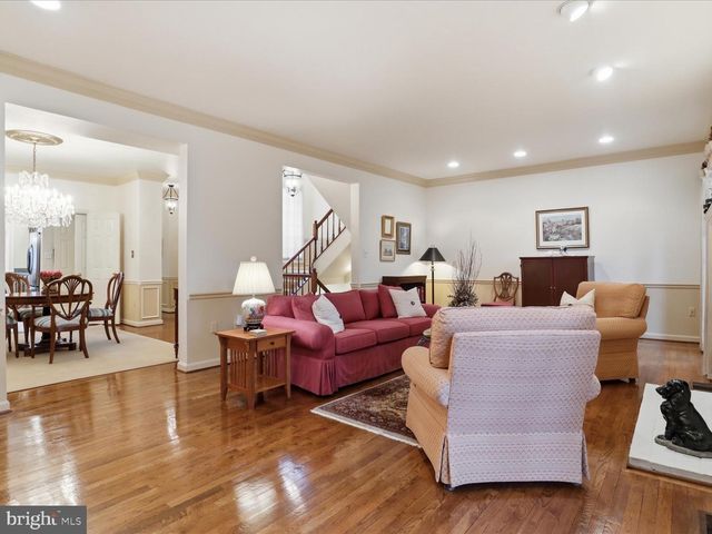 10204 ASPEN WILLOW DR, Fairfax, VA 22032