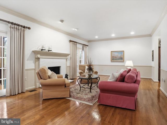 10204 ASPEN WILLOW DR, Fairfax, VA 22032