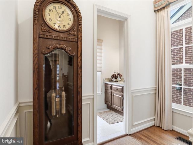 10204 ASPEN WILLOW DR, Fairfax, VA 22032