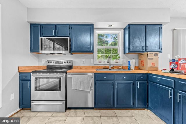 247 MAPLE RIDGE LN, Harpers Ferry, WV 25425