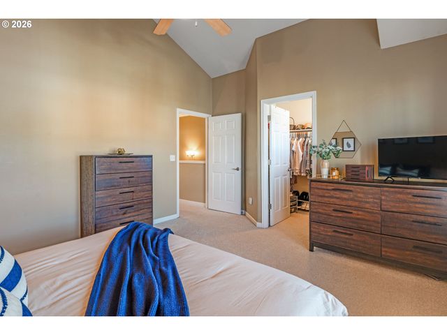 14212 Se OREGON TRAIL Dr, Clackamas, OR 97015