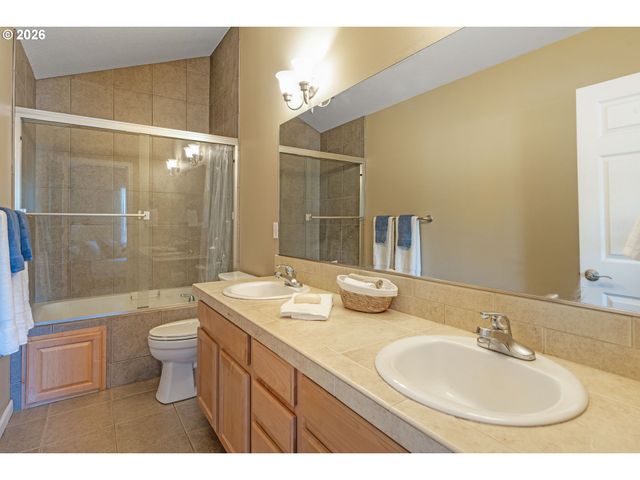 14212 Se OREGON TRAIL Dr, Clackamas, OR 97015