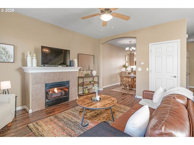 14212 Se OREGON TRAIL Dr, Clackamas, OR 97015