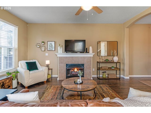 14212 Se OREGON TRAIL Dr, Clackamas, OR 97015