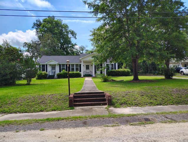 406 Thames Street, Manning, SC 29102