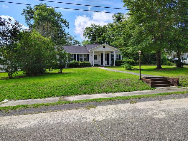 406 Thames Street, Manning, SC 29102