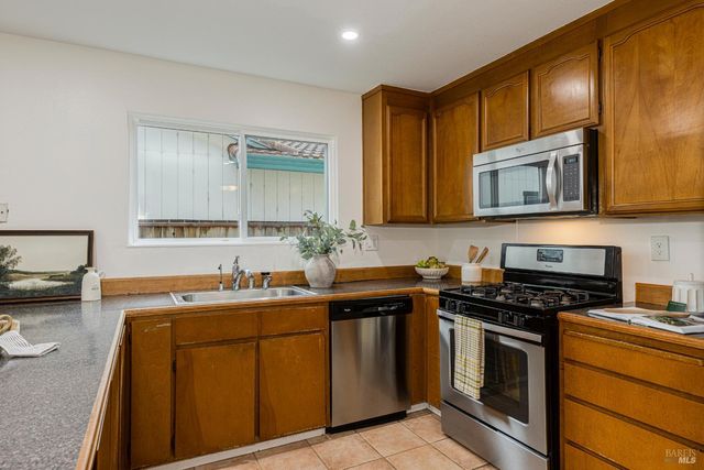 4600 Flores Ave, Rohnert Park, CA 94928