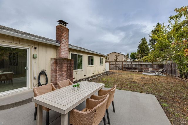 4600 Flores Ave, Rohnert Park, CA 94928