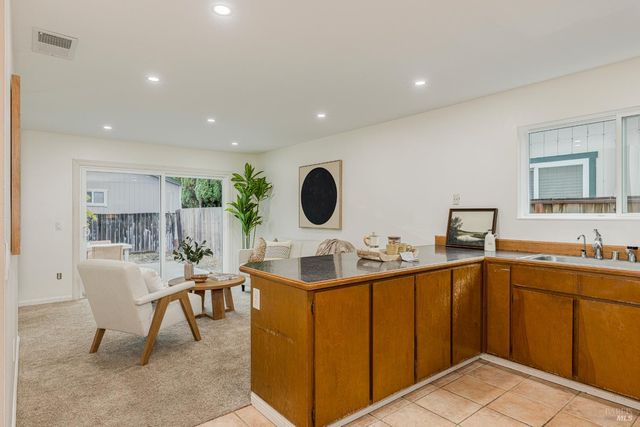 4600 Flores Ave, Rohnert Park, CA 94928