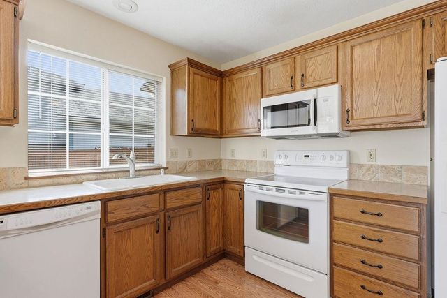 6008 W WIND RIVER Dr, Spokane, WA 99208