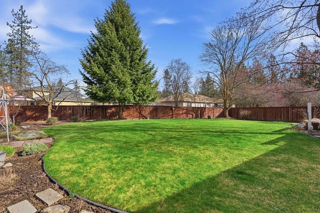 6008 W WIND RIVER Dr, Spokane, WA 99208