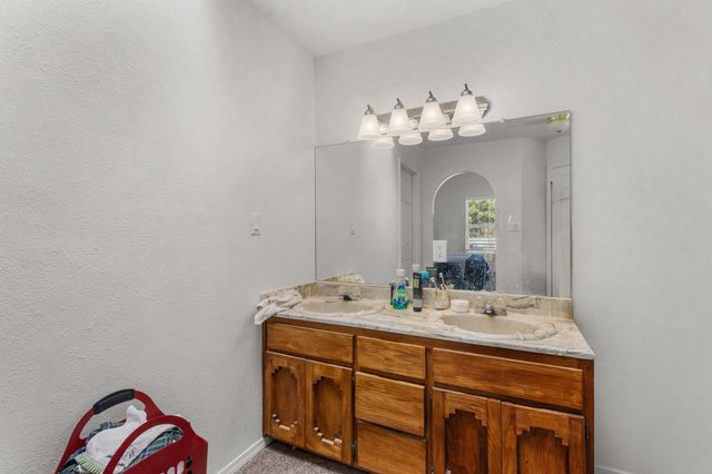 8 Chili Road, Los Lunas, NM 87031