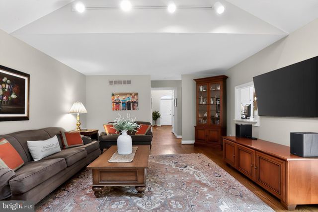 70 HOGAN LN, Ambler, PA 19002
