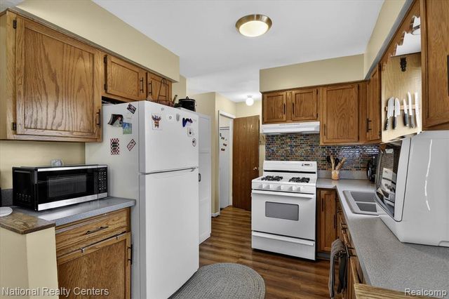 4315 Gale Drive, Howell, MI 48843