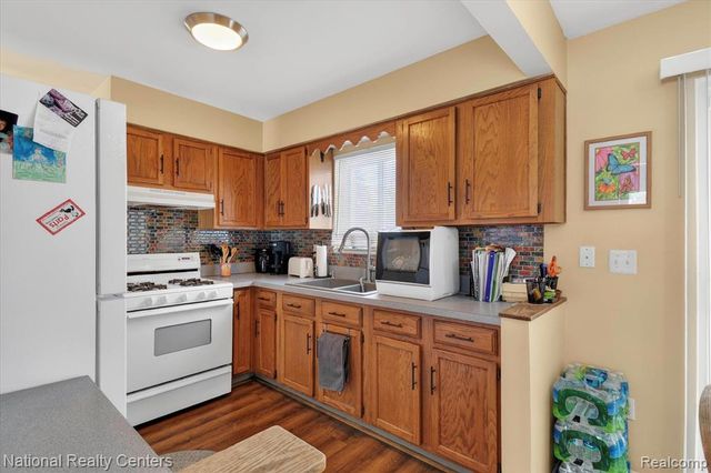 4315 Gale Drive, Howell, MI 48843