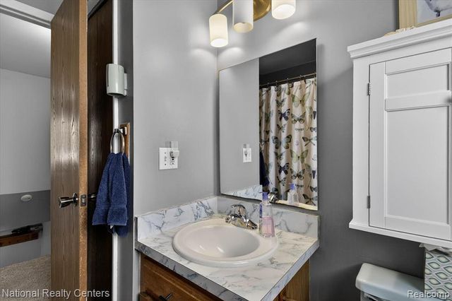 4315 Gale Drive, Howell, MI 48843