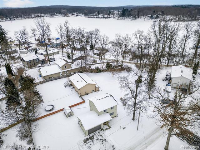 4315 Gale Drive, Howell, MI 48843