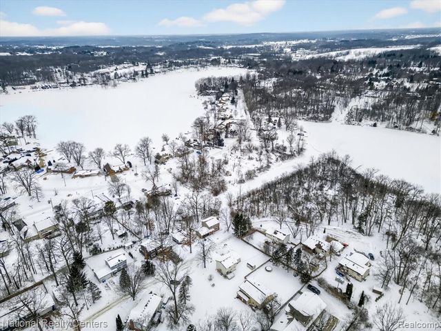 4315 Gale Drive, Howell, MI 48843