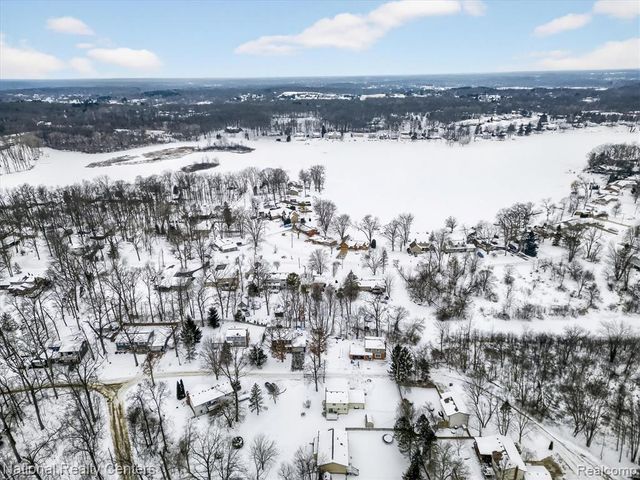 4315 Gale Drive, Howell, MI 48843