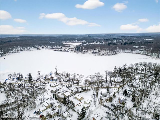 4315 Gale Drive, Howell, MI 48843