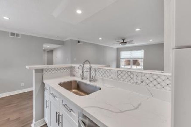 3535 Nasa Rd 1 64, Seabrook, TX 77586