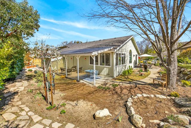 1057 Oak Knoll Drive, Ashland, OR 97520