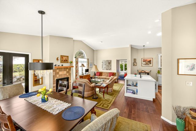 1057 Oak Knoll Drive, Ashland, OR 97520