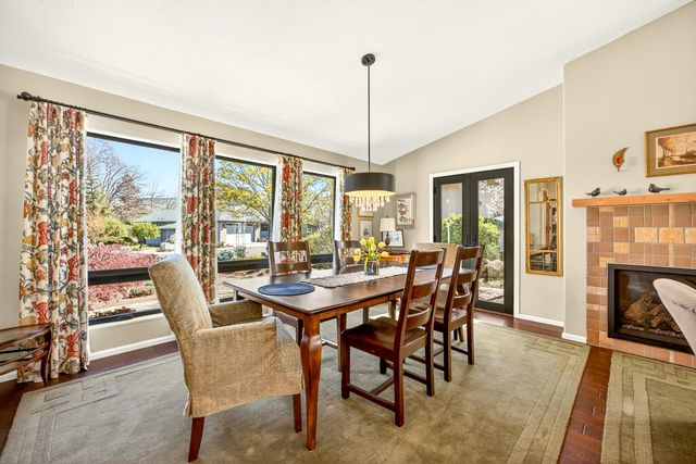 1057 Oak Knoll Drive, Ashland, OR 97520