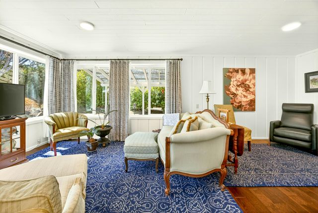 1057 Oak Knoll Drive, Ashland, OR 97520