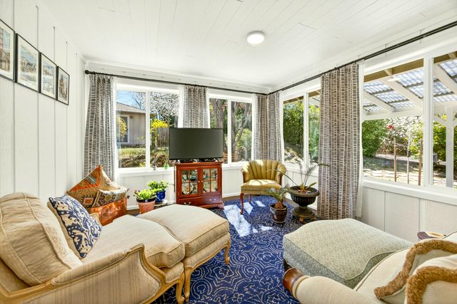 1057 Oak Knoll Drive, Ashland, OR 97520