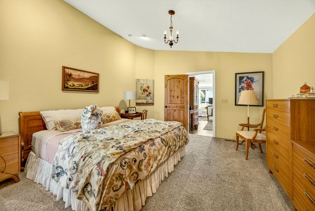 1057 Oak Knoll Drive, Ashland, OR 97520