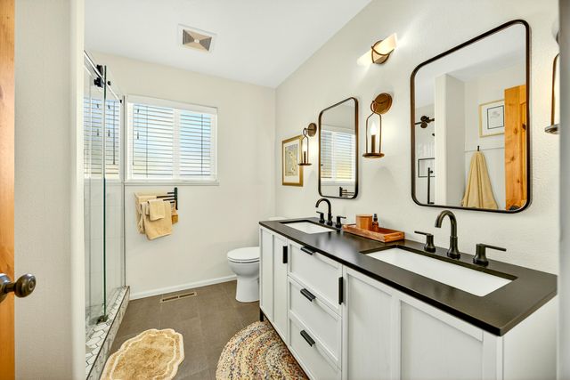 1057 Oak Knoll Drive, Ashland, OR 97520