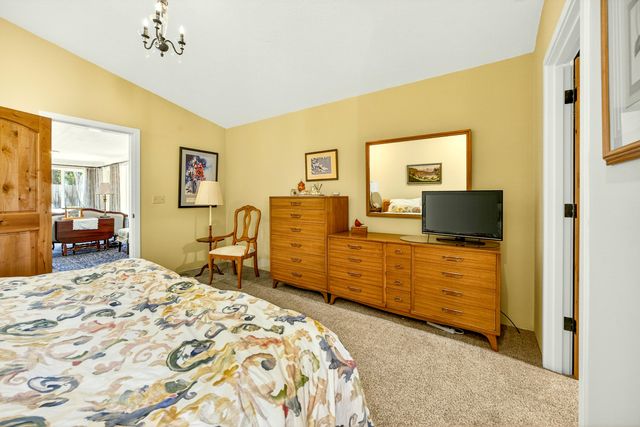 1057 Oak Knoll Drive, Ashland, OR 97520