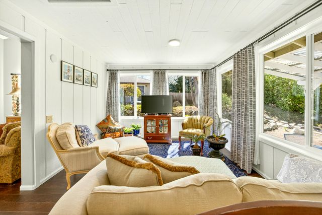 1057 Oak Knoll Drive, Ashland, OR 97520