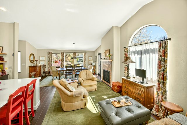 1057 Oak Knoll Drive, Ashland, OR 97520