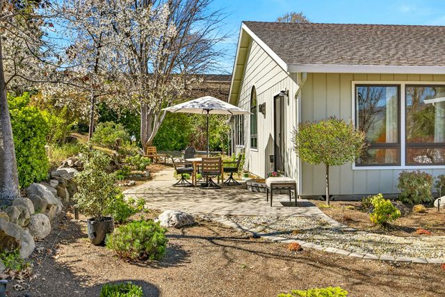 1057 Oak Knoll Drive, Ashland, OR 97520