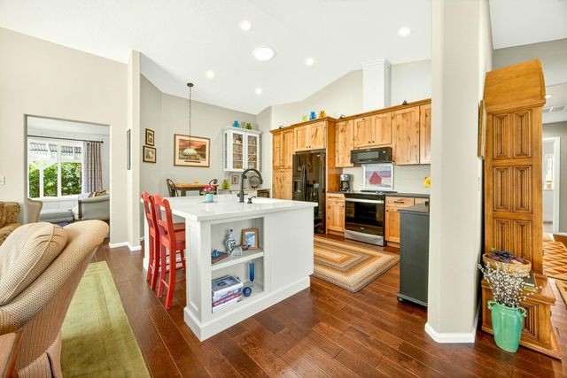 1057 Oak Knoll Drive, Ashland, OR 97520