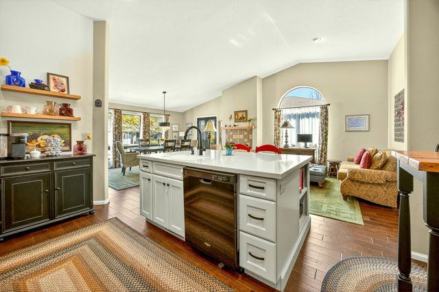 1057 Oak Knoll Drive, Ashland, OR 97520