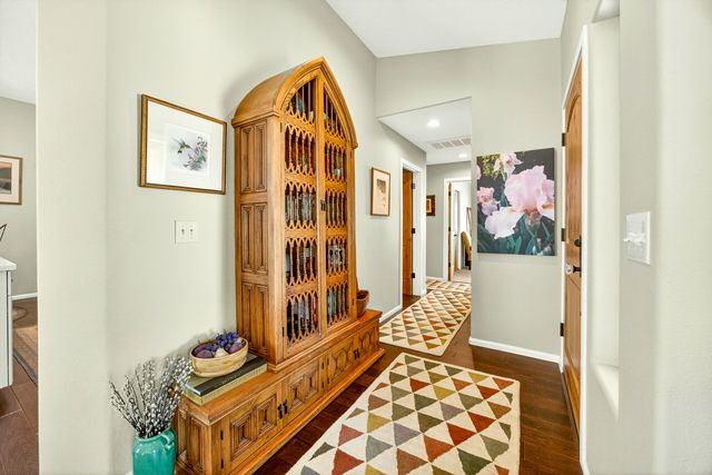 1057 Oak Knoll Drive, Ashland, OR 97520