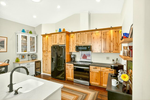 1057 Oak Knoll Drive, Ashland, OR 97520